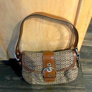 COACH new with tags handbag, very cute & small single handle great inside space